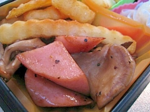 マイタケと魚肉ソーセージの炒め物